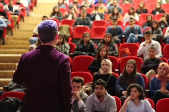 üniversite konuşmacı