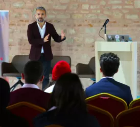 Beden Dili ve Hitabet Eğitimi