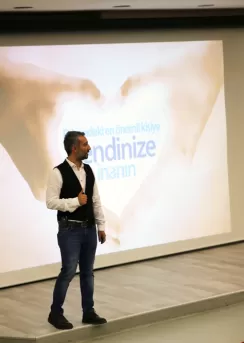 en iyi topluluk önünde konuşma eğitimi