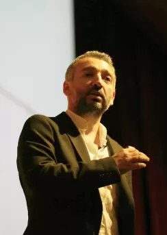 siyasi iletişim danışmanı