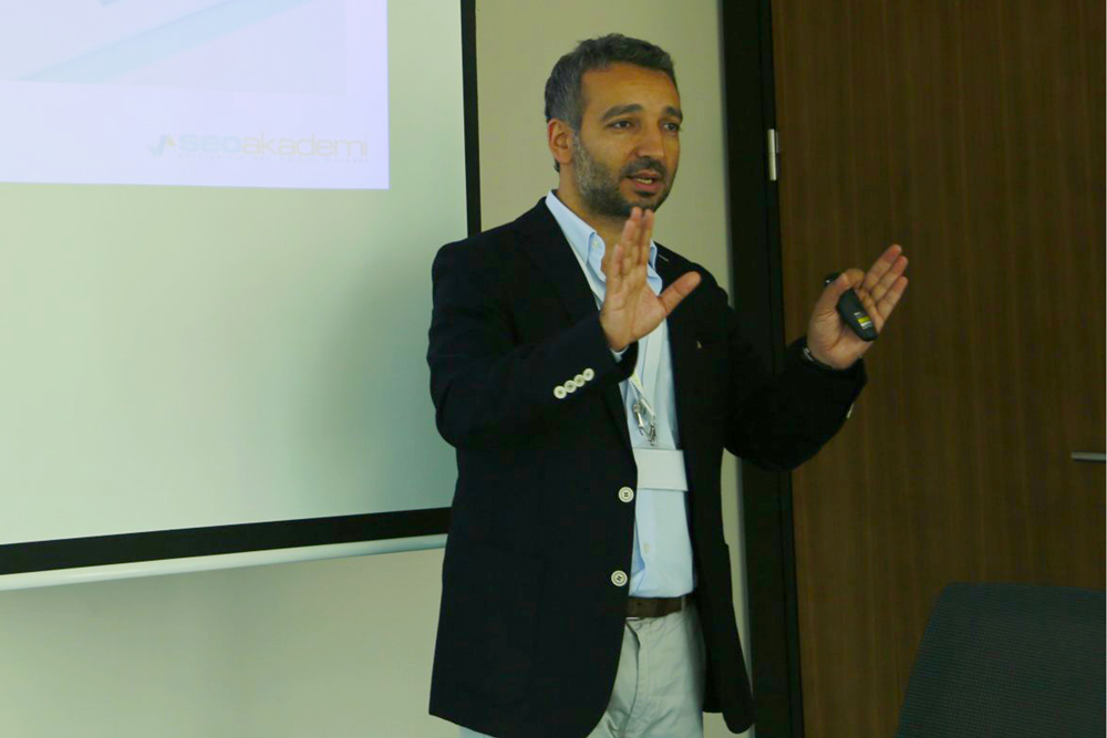 Telefonda Satis Egitmeni Orhan Gurbuz