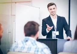 topluluk önünde konuşma eğitimleri