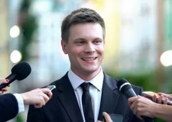 Kaç Yaşında Siyasetçi Olunur? - Siyasete Kaç Yaşında Girilir?