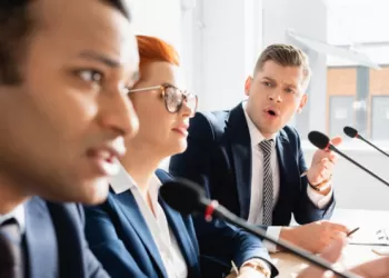 Eleştiriye Açık Bir Siyasetçi Olmak İçin Ne Yapmalısınız?