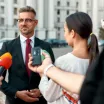 Siyasetçiler İçin Kamera Önünde Konuşma Eğitimi – Medyada Gücünüzü Gösterin!