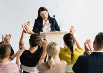 Gençlerin Dilinden Anlayan Siyasetçiler Şimdi Çok Daha Popüler!