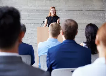 Siyasetçiler İçin Topluluk Önünde Konuşma Eğitimi - Kendinizi Daha İyi İfade Edin!